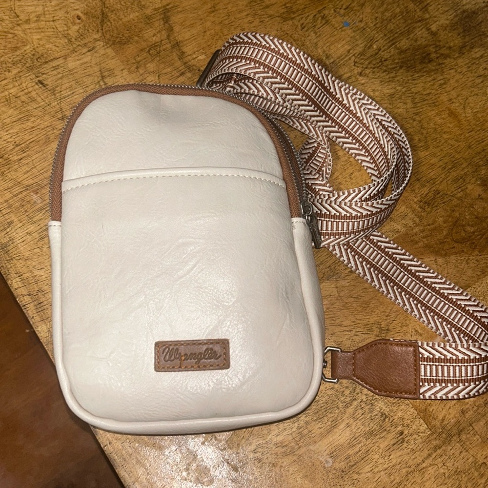 Wrangler cross body